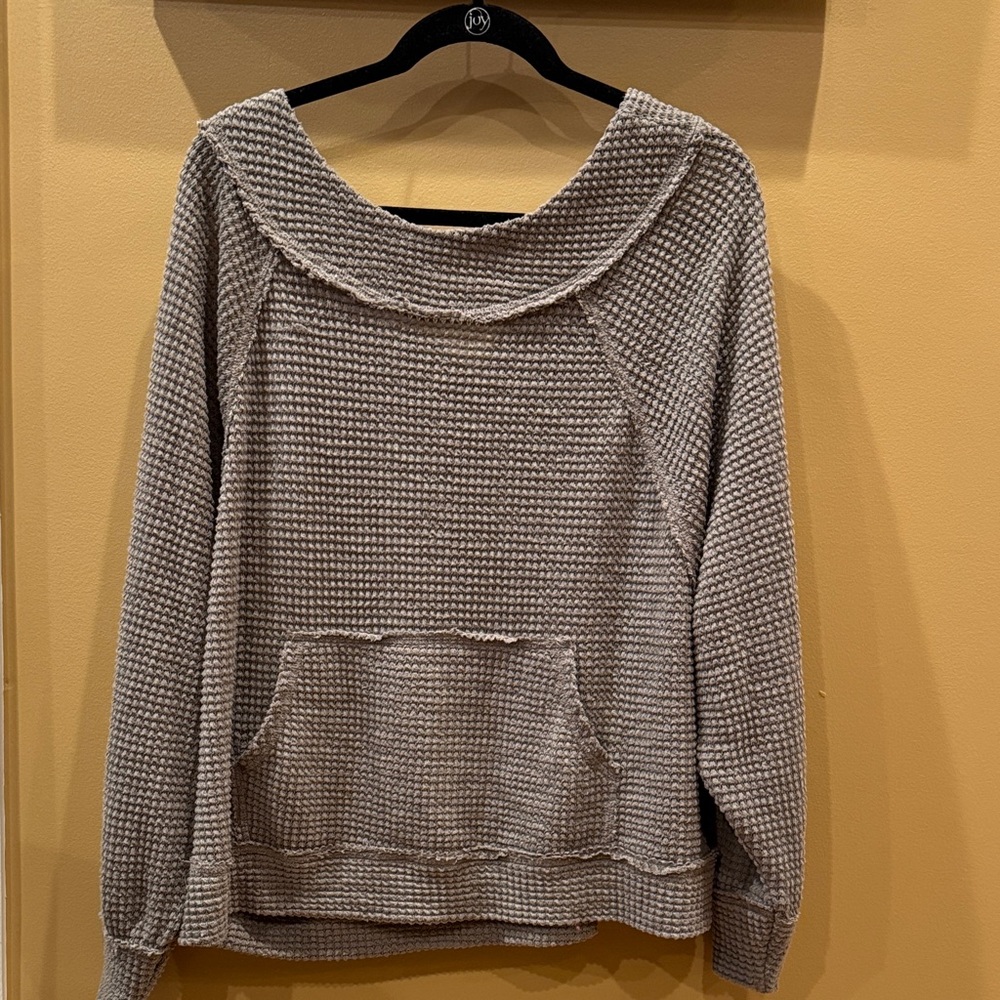 LA MIEL Gray Waffle Knit Crew Neck Sweater with V neck low back size large